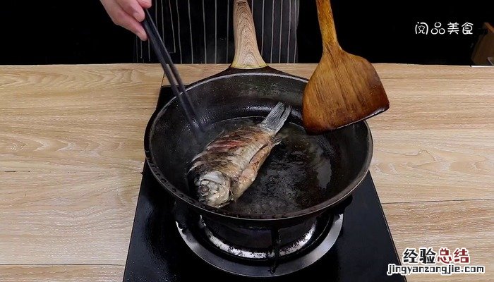 清炖鲫鱼的做法和步骤视频 清炖鲫鱼的做法