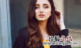 女士西装怎么穿好看 女生西装穿搭方法