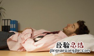 梦见牛打架什么征兆 梦见牛打架什么征兆自己在跑