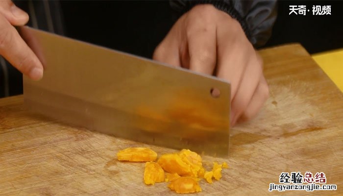蛋黄南瓜的做法 蛋黄焗南瓜的做法视频