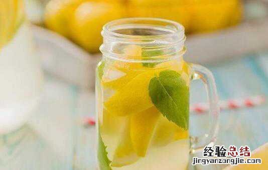 柠檬泡水喝有什么好处,柠檬泡水怎么做