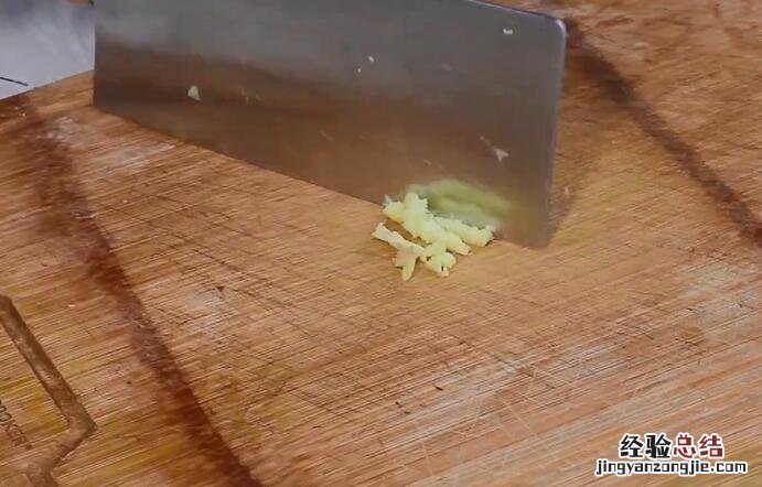 清炒茭白木耳的做法 清炒茭白木耳怎么做