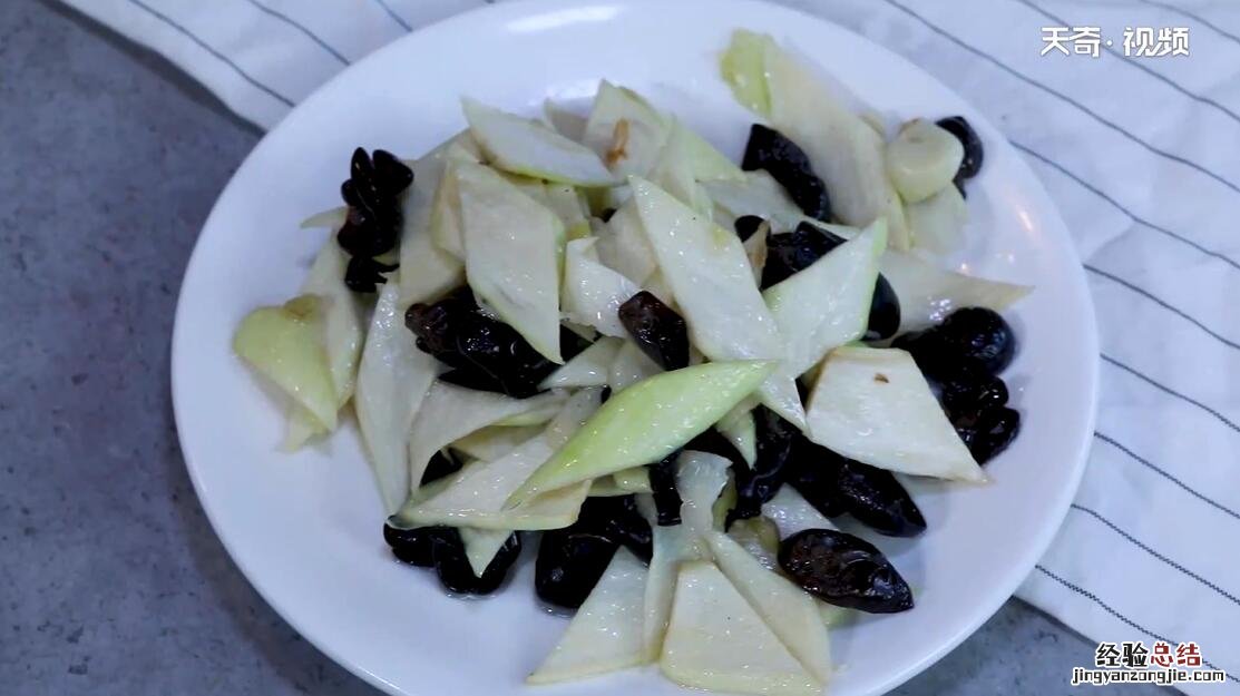 清炒茭白木耳的做法 清炒茭白木耳怎么做