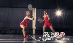 羽毛球杀球时手腕用不用下压 羽毛球杀球手腕要不要下压