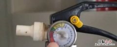 干粉灭火器压力表正常区域指针应指向