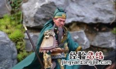 三国演义第五回关公温酒斩华雄主要讲了什么 三国演义第五回关公温酒斩华雄主要内容
