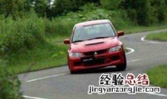 开车在五十码的时速遇连拐弯带上陡坡怎么切换挡位 尽量减档