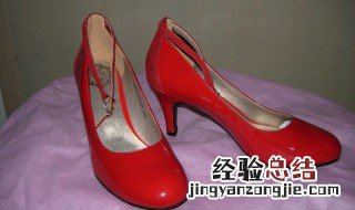 红色鞋子洗的时候掉色怎么处理呢 红色鞋子洗的时候掉色怎么处理