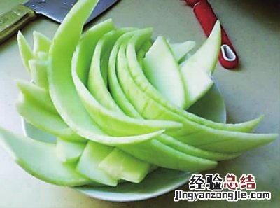 吃西瓜皮有什么好处呢 吃西瓜皮有什么坏处