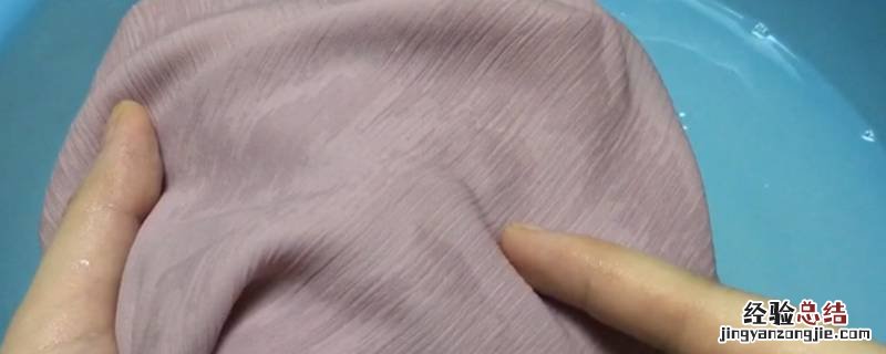 怎么才能去除衣服上的霉点 衣服上有霉点怎么快速去除