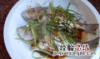 葱油彩椒蒸鲈鱼怎么做 葱油彩椒蒸鲈鱼怎么做的