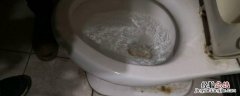 马桶彻底堵死水满了怎么办 马桶堵了水满上来了怎么办