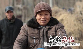 描写老父亲外貌的句子简短 描写老父亲外貌的句子