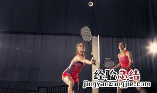 羽毛球高远球内旋发力技巧图解 羽毛球高远球内旋发力技巧