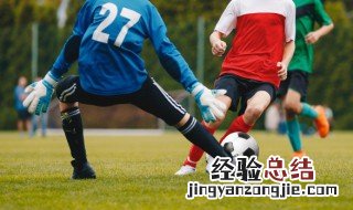 踢足球的花式技巧 足球花式踢法
