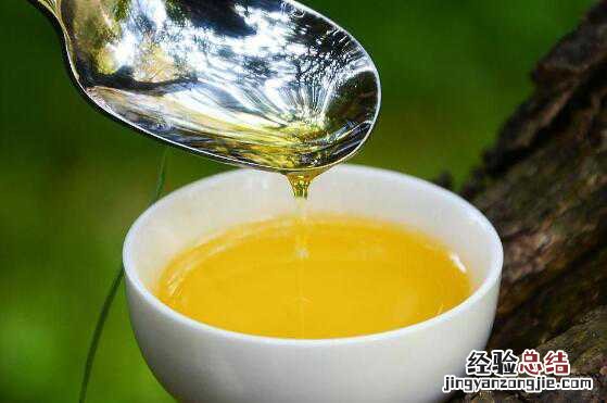 空腹吃山茶油的功效与作用及禁忌 空腹吃山茶油的功效与作用