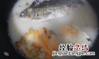 荷包蛋鲫鱼汤的做法窍门 荷包蛋滚鲫鱼汤怎么做