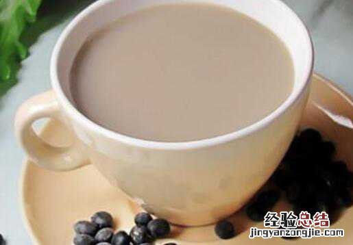 男人喝黑豆豆浆的功效与作用 黑豆豆浆的功效与作用