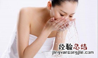白醋洗脸后还要用清水洗吗 白醋洗脸后来一定要用清水洗干净吗?