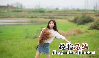 白色T恤如何搭配牛仔裙好看 白色t恤配牛仔裙可以吗