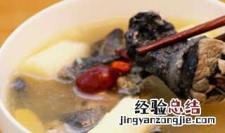 清炖乌鸡汤怎么炖好喝又营养 清炖乌鸡汤怎么炖好喝又营养自家喂的鸡