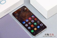 小米10s自带手机膜吗