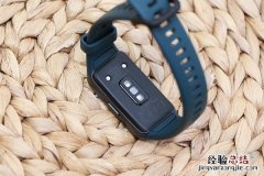 华为手环6如何充电