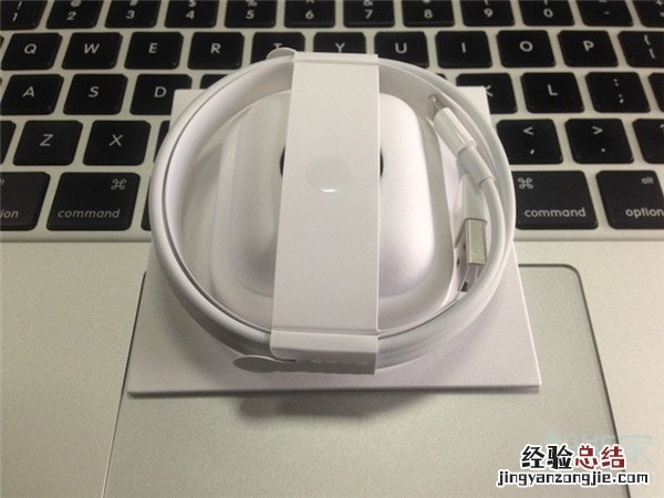 airpods充电器和手机通用吗