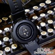 荣耀手表gspro怎么充电