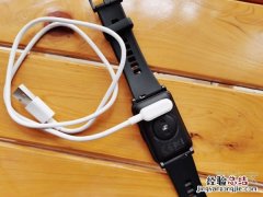 荣耀手表es怎么充电