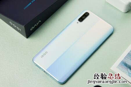 iQOO羽光白配色怎么样好看吗 真机体验图赏
