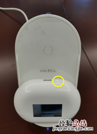 华为freebudspro怎么进行无线充电