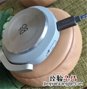 B&O BeoPlay H7耳机怎么充电