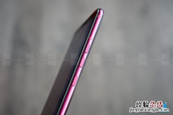 HTC U12+真机上手图赏:看起来相当漂亮