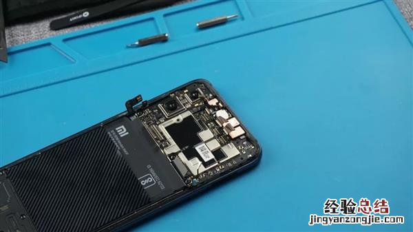 小米8透明探索版不完全拆解:我们发现了一个秘密