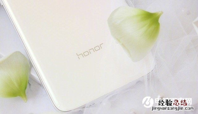 荣耀10GT铃兰白图赏 外观简洁大方