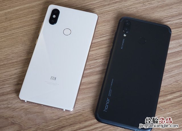 小米8SE和荣耀Play对比图赏 外观哪个好看?