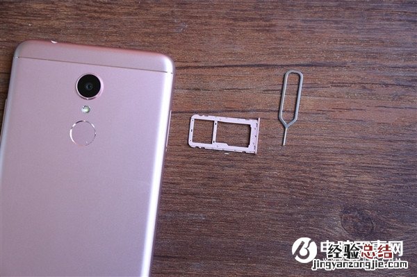 红米5怎么装卡/插卡?红米5 SIM卡安装教程