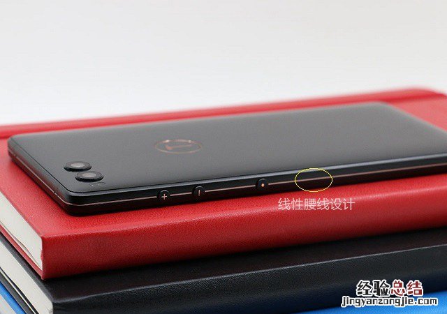 坚果R1白色和黑色哪个好看?坚果R1黑白双色对比