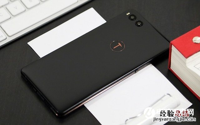 坚果R1白色和黑色哪个好看?坚果R1黑白双色对比