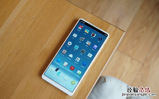 坚果R1白色和黑色哪个好看?坚果R1黑白双色对比