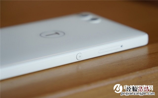 坚果R1白色和黑色哪个好看?坚果R1黑白双色对比