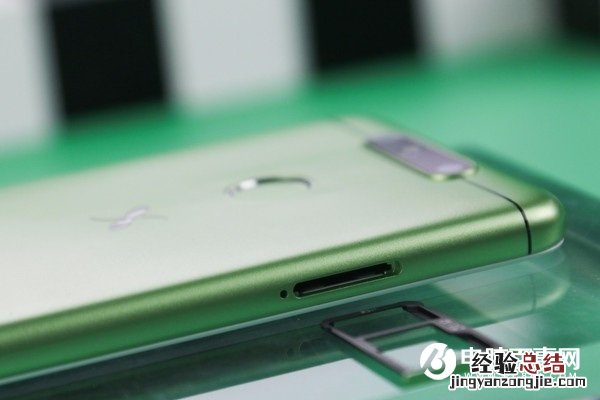 中兴小鲜5怎么装卡?中兴小鲜5 SIM卡安装教程