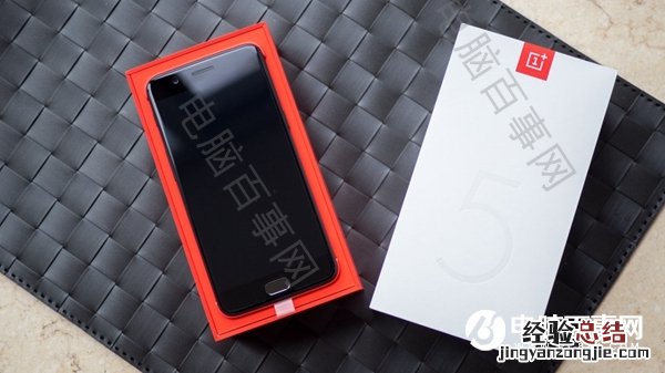 一加5怎么装卡/插卡 一加5 SIM卡安装教程