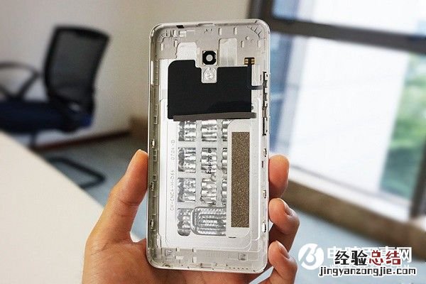 魅蓝E后盖怎么打开 魅蓝E后盖可以换吗?