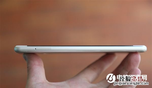 努比亚Z11怎么装卡 nubia Z11 sim卡安装教程