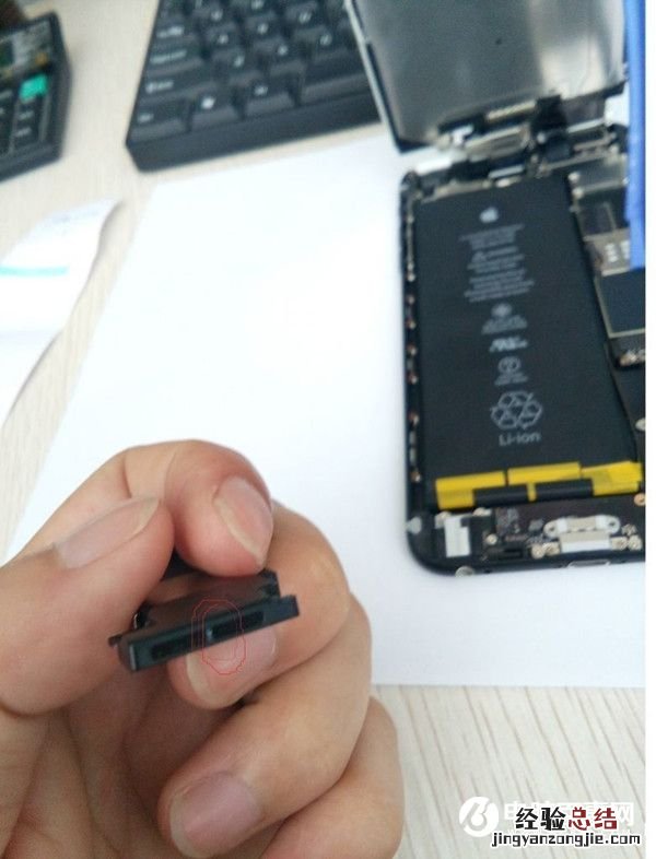 iPhone技巧:给iPhone扬声器口安装个性彩灯