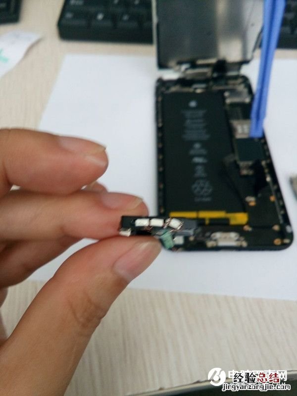 iPhone技巧:给iPhone扬声器口安装个性彩灯