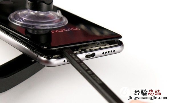 nubia Z11 mini后盖怎么打开?努比亚Z11 mini后盖拆解教程