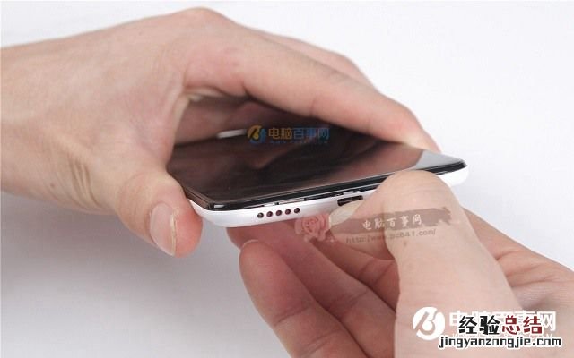 360手机N4后盖怎么打开 360手机N4后盖拆解换电池教程